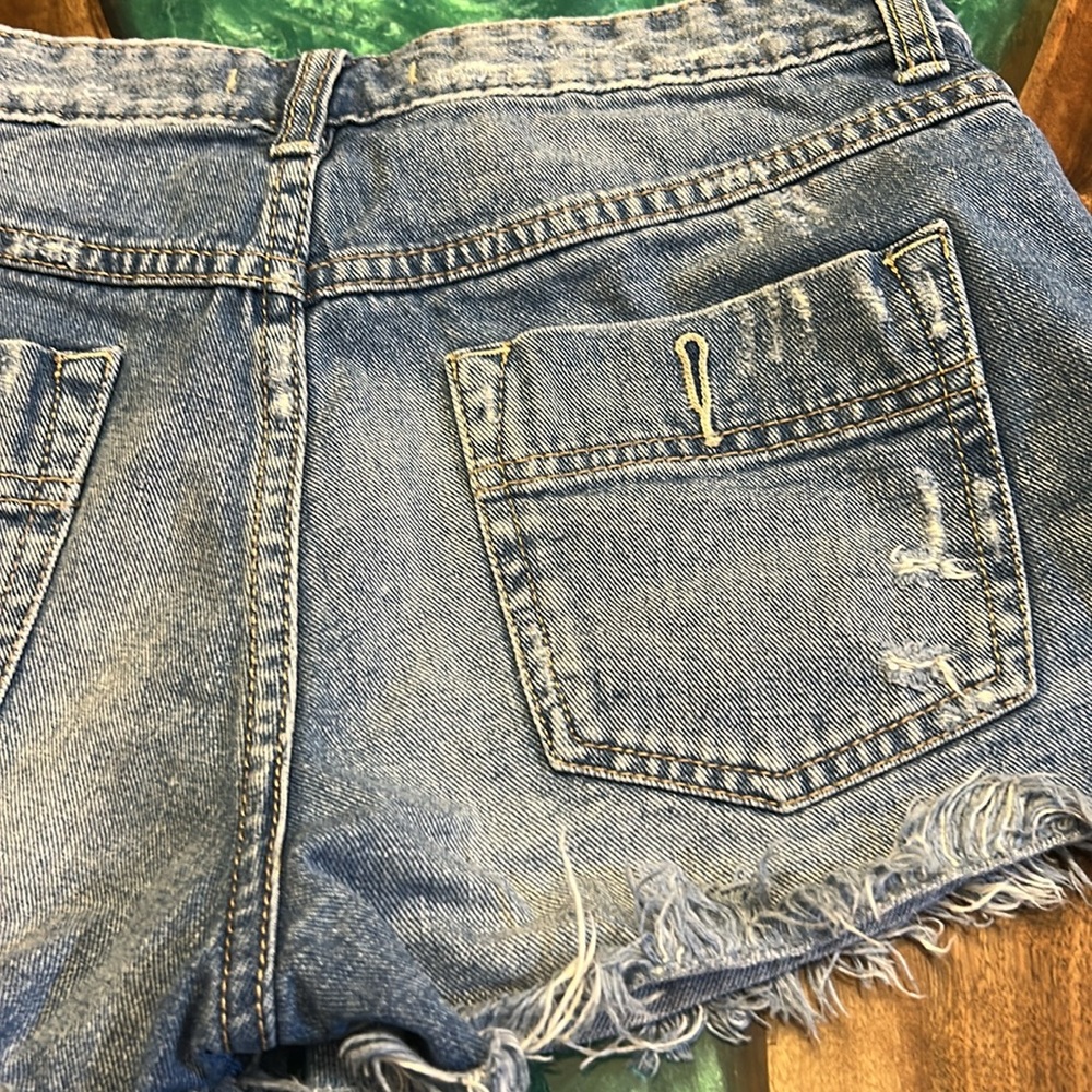 Free People Denim Distressed Women's Blue Jean Shorts, W26, length 11” - Picture 5 of 6